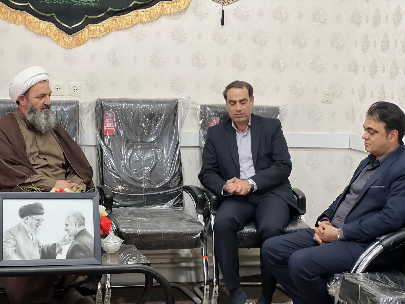دیدار رئیس هیئت امنای موسسه آموزش عالی پیروزان با حجه الاسلام شاکری امام جمعه محترم شهرستان