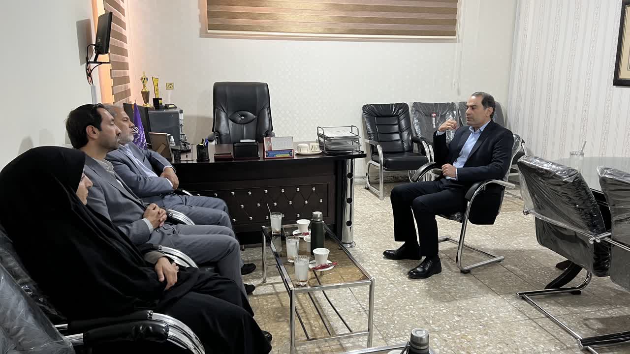 حضور رئیس کمیته امداد شهرستان فردوس در مؤسسه آموزش عالی پیروزان